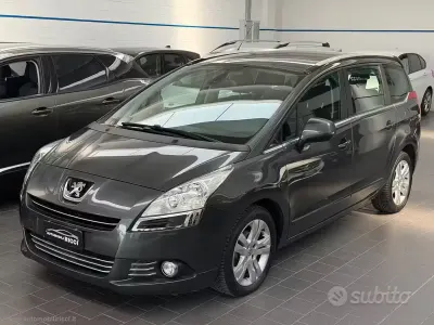 Usata Peugeot 5008 115 CV (84 kW) 2013 Grigio Monovolume