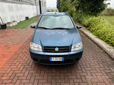 Usata Fiat Punto 80 CV (58 kW) 2005 Blu Utilitaria