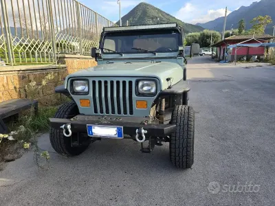 Usata Jeep Wrangler Sahara 121 CV (88 kW) 1989 Verde SUV