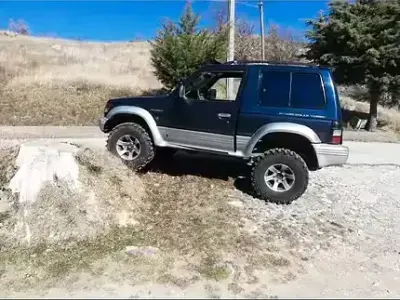 Usata Mitsubishi Pajero 84 CV (61 kW) 1997 Bluazzurro SUV