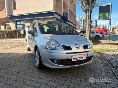 Usata Renault Modus 75 CV (55 kW) 2011 Grigio Monovolume