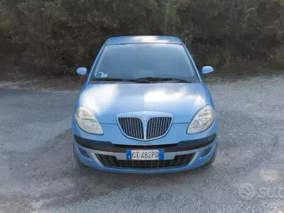 Usata Lancia Ypsilon 60 CV (44 kW) 2005 Blu Utilitaria
