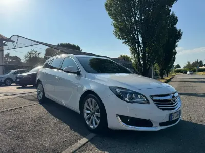 Usata Opel Insignia Business 140 CV (102 kW) 2015 Bianco Station wagon