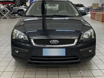 Usata Ford Focus 90 CV (66 kW) 2006 Grigio Station wagon