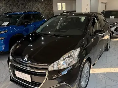 Usata Peugeot 208 Allure 75 CV (55 kW) 2016 Nero Utilitaria