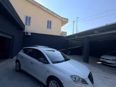 Usata Lancia Delta Gold 120 CV (88 kW) 2014 Bianco Utilitaria