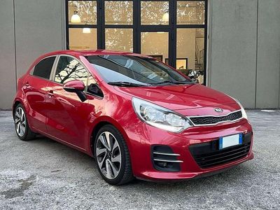 Rosso Usata 2015 Kia Rio Berlina | 8200 € (Cara)
