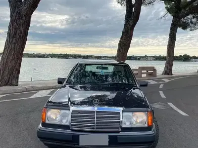Usata Mercedes 200 122 CV (89 kW) 1991 Nero Berlina