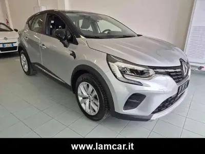 Usado Renault Captur Zen 95 CV (69 kW) 2021 Plateado SUV