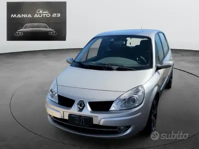 Käytetty Renault Scenic E-Tech 130 HP (95 kW) 2010 Harmaa Tila-auto
