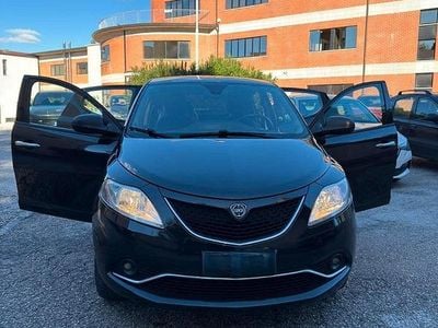 Usata Lancia Ypsilon 85 CV (62 kW) 2016 Nero Utilitaria