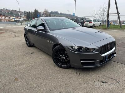 Usata Jaguar XE Pure 180 CV (132 kW) 2016 Grigio Berlina