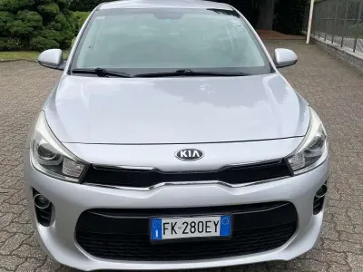 Usata Kia Rio Active 77 CV (56 kW) 2017 Argento Berlina