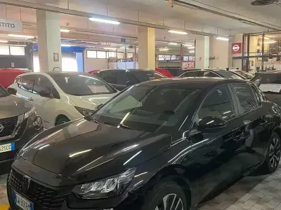 Usata Peugeot 208 Allure 75 CV (55 kW) 2024 Nero Utilitaria