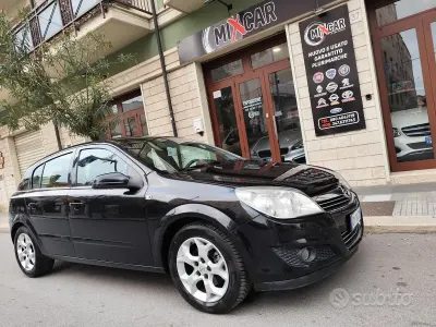 Usata Opel Astra Cosmo 110 CV (80 kW) 2009 Nero Berlina
