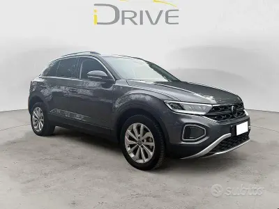 Usata VW T-Roc 110 CV (80 kW) 2022 Grigio SUV