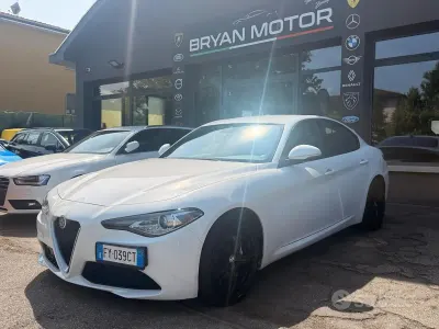 Begagnad Alfa Romeo Giulia Executive 160 HK (117 kW) 2019 Vit Sedan
