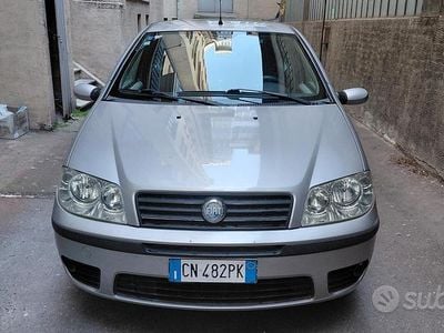 Usata Fiat Punto Dynamic 60 CV (44 kW) 2004 Grigio Utilitaria