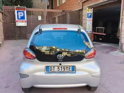 Usata Toyota Aygo 68 CV (50 kW) 2009 Grigio Utilitaria