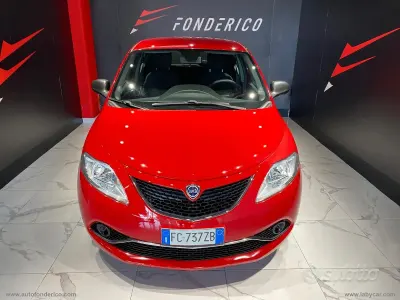 Usata Lancia Ypsilon Silver 95 CV (69 kW) 2016 Rosso Utilitaria