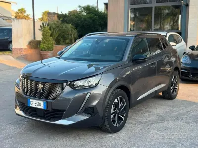 Usata Peugeot 2008 Allure 131 CV (96 kW) 2022 Grigio SUV