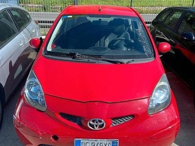 Usata Toyota Aygo Sol 54 CV (39 kW) 2006 Rosso Utilitaria