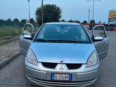 Grigio Usata 2005 Mitsubishi Colt Berlina | 2450 € (Buon prezzo)