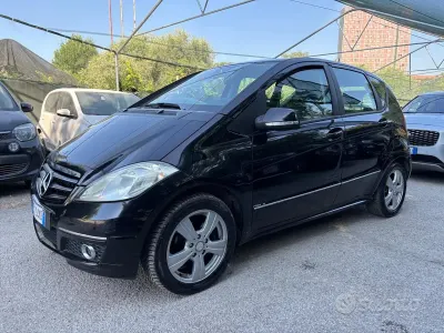 Usata Mercedes A180 109 CV (80 kW) 2011 Nero Utilitaria