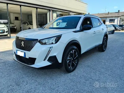 Usata Peugeot 2008 Allure 131 CV (96 kW) 2022 Bianco SUV