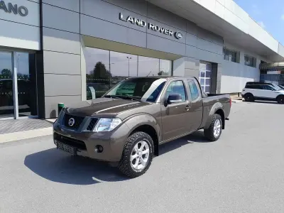 Second-hand Nissan Navara XE 144 CP (105 kW) 2015 Maro Pickup
