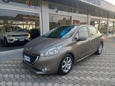 Usata Peugeot 208 Allure 68 CV (50 kW) 2013 Grigio Utilitaria