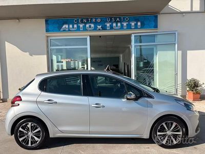 Usata Peugeot 208 Allure 2017 Grigio Utilitaria