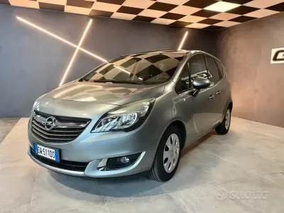 Begagnad Opel Meriva 120 HK (88 kW) 2014 Grå Minibuss