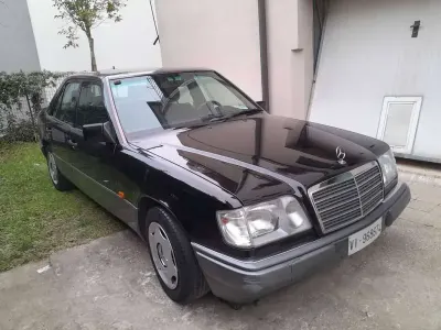 Usata Mercedes E200 136 CV (100 kW) 1994 Nero Berlina