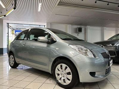 Begagnad Toyota Yaris Sol 69 HK (50 kW) 2006 Silver Halvkombi