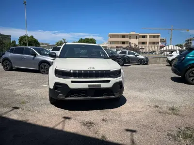 Nuova Jeep Avenger Longitude 101 CV (74 kW) 2026 Snow pastello SUV