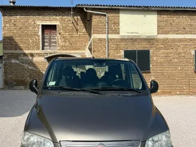 Usata Fiat Multipla 103 CV (75 kW) 2006 Grigio Monovolume