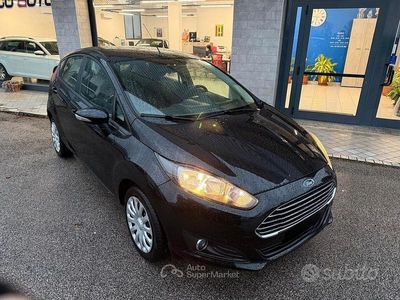 Usata Ford Fiesta 97 CV (71 kW) 2013 Nero Berlina