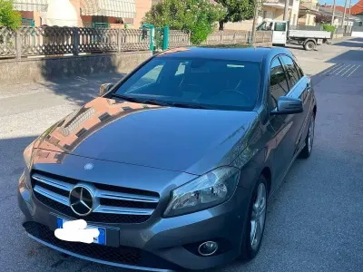 Usata Mercedes A180 109 CV (80 kW) 2013 Grigio Utilitaria