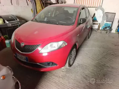 Usata Lancia Ypsilon 95 CV (69 kW) 2018 Rosso Utilitaria