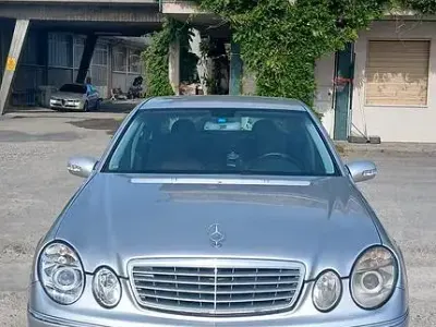 Usata Mercedes E270 177 CV (130 kW) 2004 Grigio Berlina