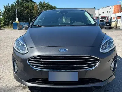 Usata Ford Fiesta Titanium 86 CV (63 kW) 2018 Grigio Utilitaria