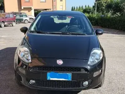 Usata Fiat Punto Street 77 CV (56 kW) 2014 Nero Utilitaria