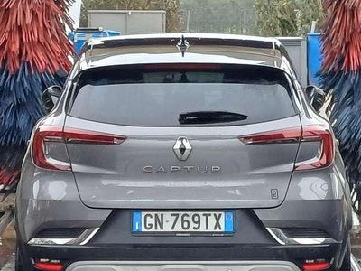 Usata Renault Captur 101 CV (74 kW) 2023 Grigio SUV