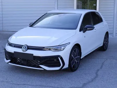 Nuova VW Golf VIII R-line Plus 150 CV (110 kW) 2026 Bianco perlato Berlina