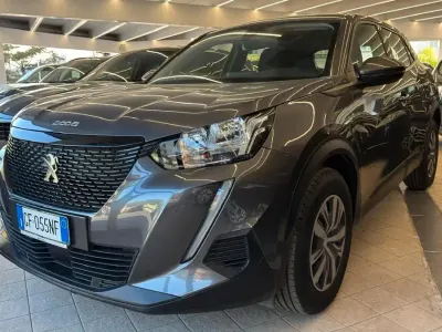 Usata Peugeot 2008 Active 110 CV (80 kW) 2021 Grigio SUV
