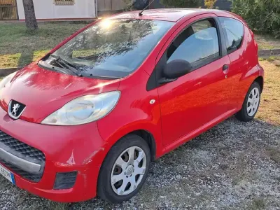Usata Peugeot 107 68 CV (50 kW) 2010 Rosso Utilitaria