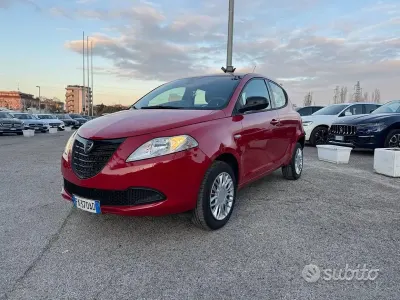 Usata Lancia Ypsilon 85 CV (62 kW) 2015 Rosso Utilitaria