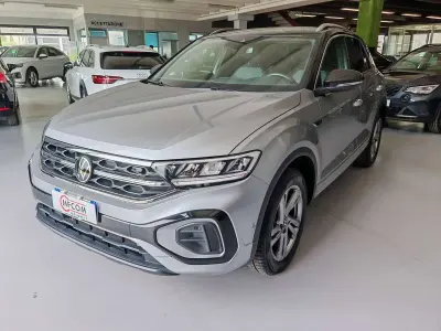 Usata VW T-Roc R-line 150 CV (110 kW) 2023 Pyrit silver bicolore SUV
