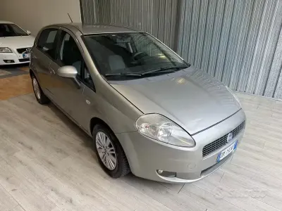Usata Fiat Grande Punto 95 CV (69 kW) 2007 Grigio Utilitaria